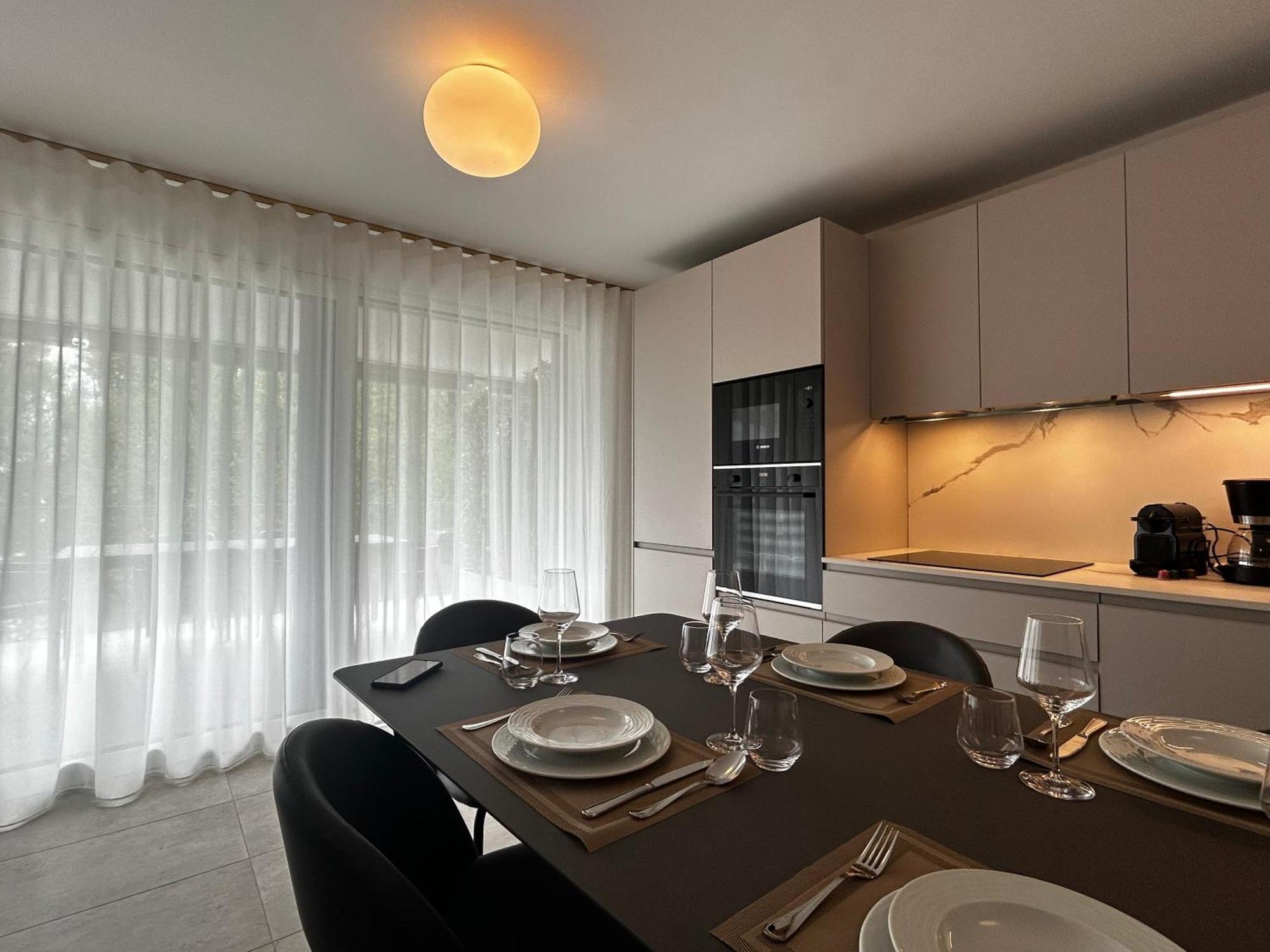 Family Apartment, Near The Beach Whit Private Park 로카르노 외부 사진